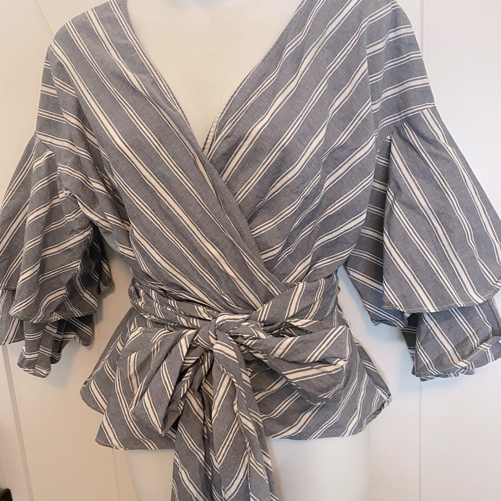 Women's Size Large Wayf Brand (Nordstrom) Gray Blue Wrap Bell Sleeve Blouse